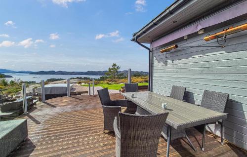 Fitjar Casa | Beautiful Home In Fitjar With House Sea View