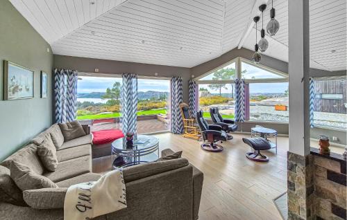 Fitjar Casa | Beautiful Home In Fitjar With House Sea View