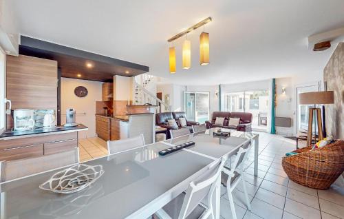 Kerherou Casa | Beautiful Home In Moëlan-Sur-Mer