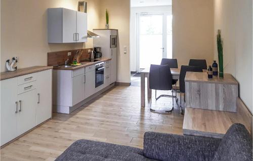 Gutzkow Casa | Beautiful Home In Gützkow With Kitchen