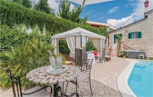 Sinj Casa | Beautiful Home In Gala Otok With Sauna