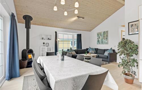 Grasten Casa | Beautiful Home In Gråsten With Wifi