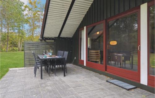 Helberskov Strand Casa | Beautiful Home In Hadsund With Kitchen