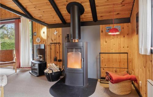 Helberskov Strand Casa | Beautiful Home In Hadsund With Kitchen