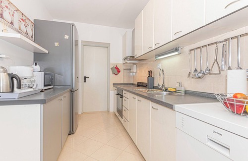 Drnis Casa | Hermosa casa en Kaocine con cocina.