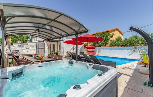Kavran Casa | Beautiful Home In Kavran With Kitchen