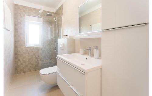 Dicmo Casa | Beautiful Home In Kraj With Wifi