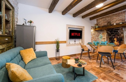 Duga Resa Casa | Hermosa casa en Krnica con sauna