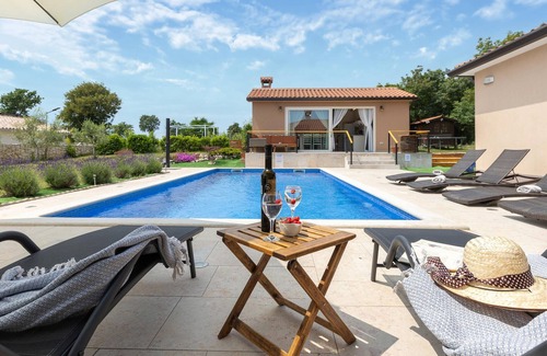 Rasa Casa | Hermosa casa en Kunj con WiFi