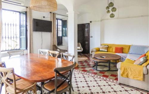 La Nava Casa | Beautiful Home In La Nava With Kitchen