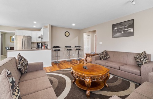 Langley Casa | Beautiful Home in Langley with Huge Patio