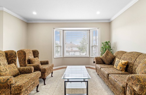 Langley Casa | Beautiful Home in Langley with Huge Patio