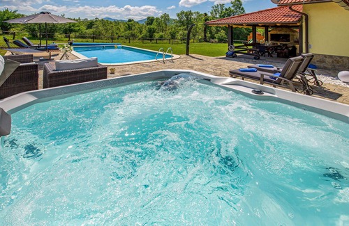 Lovinac Casa | Hermosa casa en Lovinac con sauna