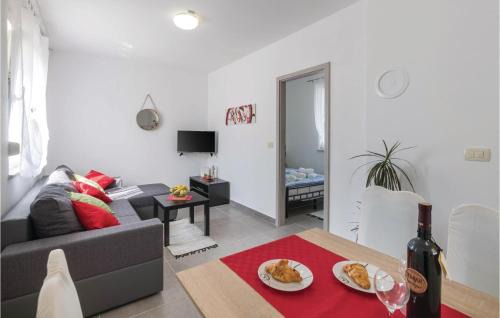 Marcana Casa | Beautiful Home In Marcana With Kitchen