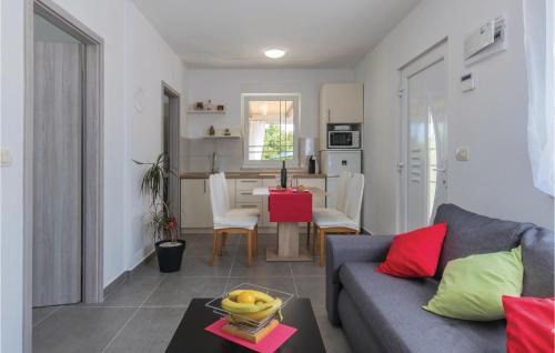 Marcana Casa | Beautiful Home In Marcana With Kitchen