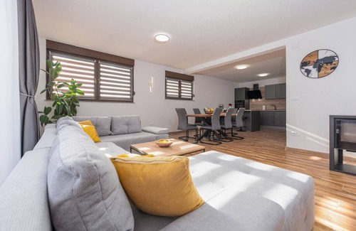 Gospic Casa | Hermosa casa en Musaluk