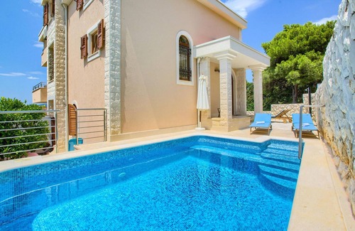 Okrug Donji Casa | Hermosa casa en Okrug Donji