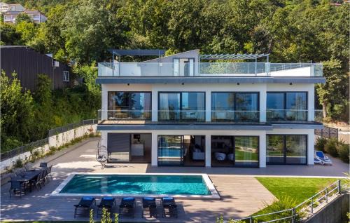 Opric Casa | Beautiful Home In Opric With Wifi