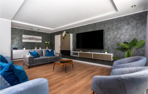 Opric Casa | Beautiful Home In Opric With Wifi