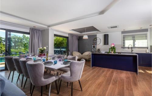 Opric Casa | Beautiful Home In Opric With Wifi