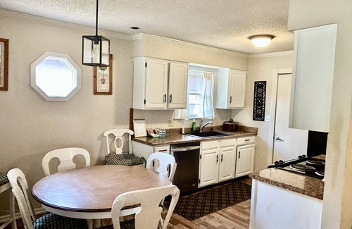 Springfield Casa | Beautiful Home in PERFECT Location! So Cozy!!