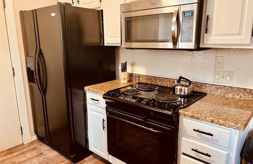 Springfield Casa | Beautiful Home in PERFECT Location! So Cozy!!