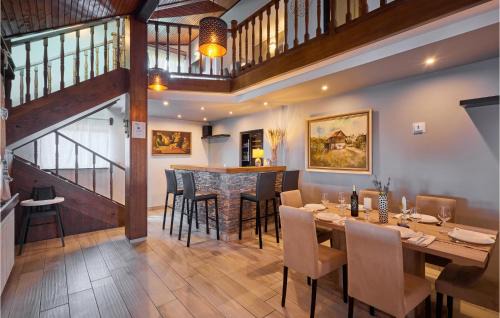 Popovaca Casa | Beautiful Home In Popovaca With Kitchen