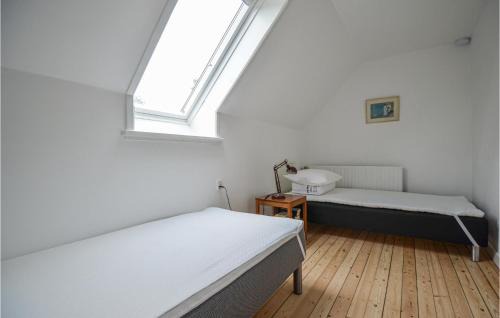 Ronde Casa | Beautiful Home In Rønde With Kitchen