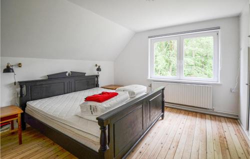 Ronde Casa | Beautiful Home In Rønde With Kitchen