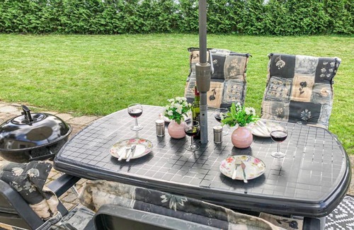 Rheezerveen Casa | Beautiful home in Rheezerveen with 2 Bedrooms, WiFi and Indoor swimming pool