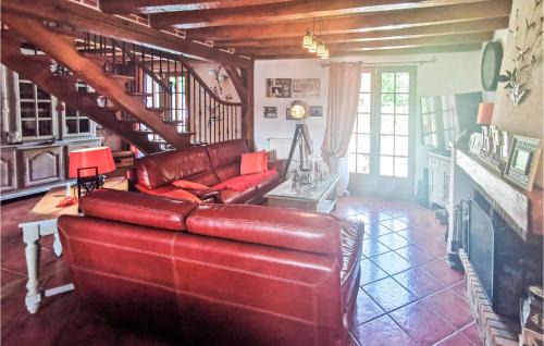 Sainte-Anne-sur-Brivet Casa | Beautiful Home In Salbris