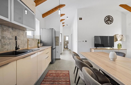 Bribir Casa | Hermosa casa en Skradin con cocina.