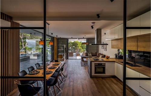Komarna Casa | Beautiful Home In Slivno With Wifi