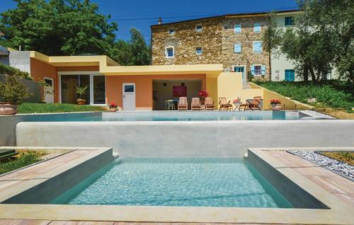 Krkavce Casa | Beautiful Home In Smarje With Kitchen