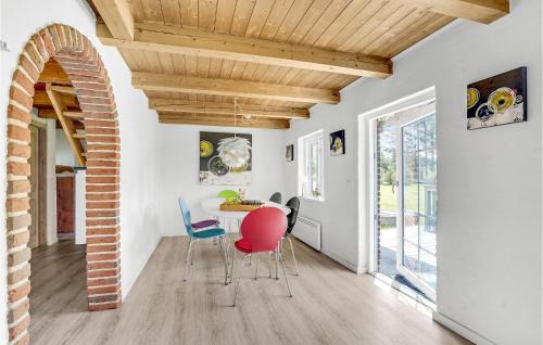 Øhuse Casa | Beautiful Home In Ulfborg With Kitchen
