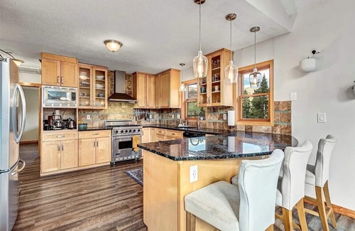 Quandary Village Casa | Beautiful home in Blue River steps away from Quandry Peak and Breckenridge