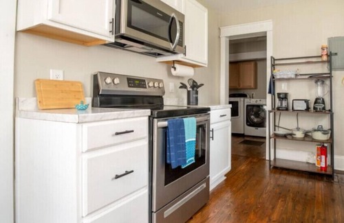 Terry Sanford Casa | Beautiful home in a peaceful neighborhood centrally located in Fayetteville.