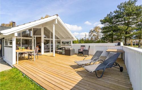 Marielyst Casa | Beautiful Home In Væggerløse With Sauna