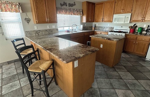 Fontana Casa | Beautiful Home, Insurance, Ltr, Str, Corporate, Last Minute Travel