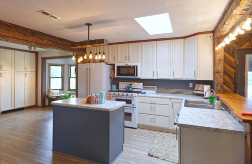 Carroll County Otro | Beautiful home near Branson, MO & EurekaSprings, AR.