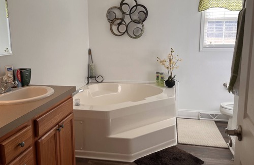 Manson Casa | Beautiful Home Near Kerr Lake