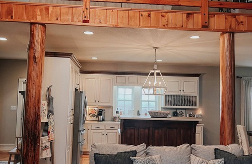 Newland Casa | Beautiful home near ski resorts, Blue Ridge Parkway & Grandfather Mountain