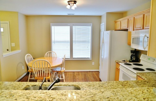 East Forest Casa | Hermosa casa cerca de Uptown y South Park Mall