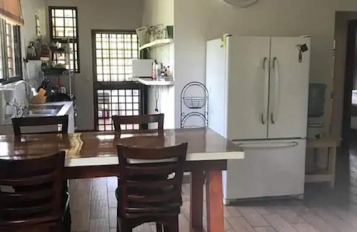 Liberia Casa | Hermosa casa en una granja de 100 acres perfecta para excursiones de un día o un retiro especial