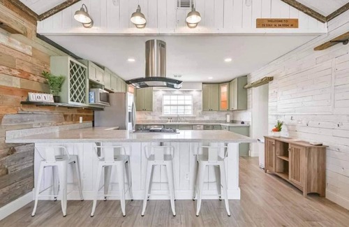 Bayou Vista Casa | Beautiful Home on Ocean Canals near Galveston