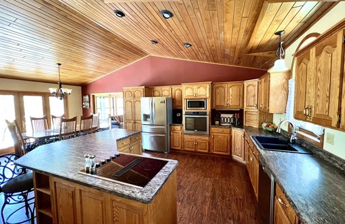 Deerwood Casa | BEAUTIFUL home on Rolling Hills Country Club