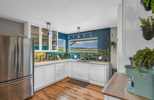 Lincoln Park Casa | Beautiful home on the bluff overlooking river and mountain views with hot tub!