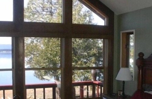 East Shore Casa | Hermosa casa en el agua en el lago Almanor