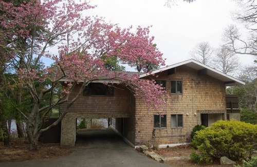 West Chatham Casa | Esta hermosa casa frente al lago ha sido completamente renovada.