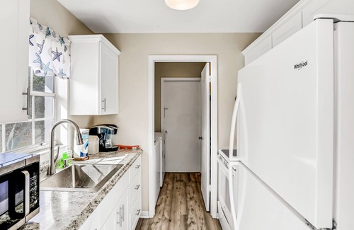 Saint Augustine Shores Casa | Beautiful home with fenced yard, central AC, & washer/dryer